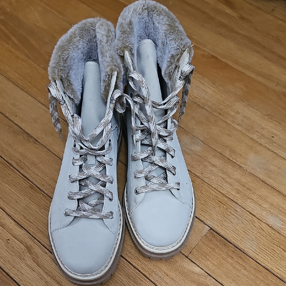 Time & Tru Beige Boots Size 8 Like New